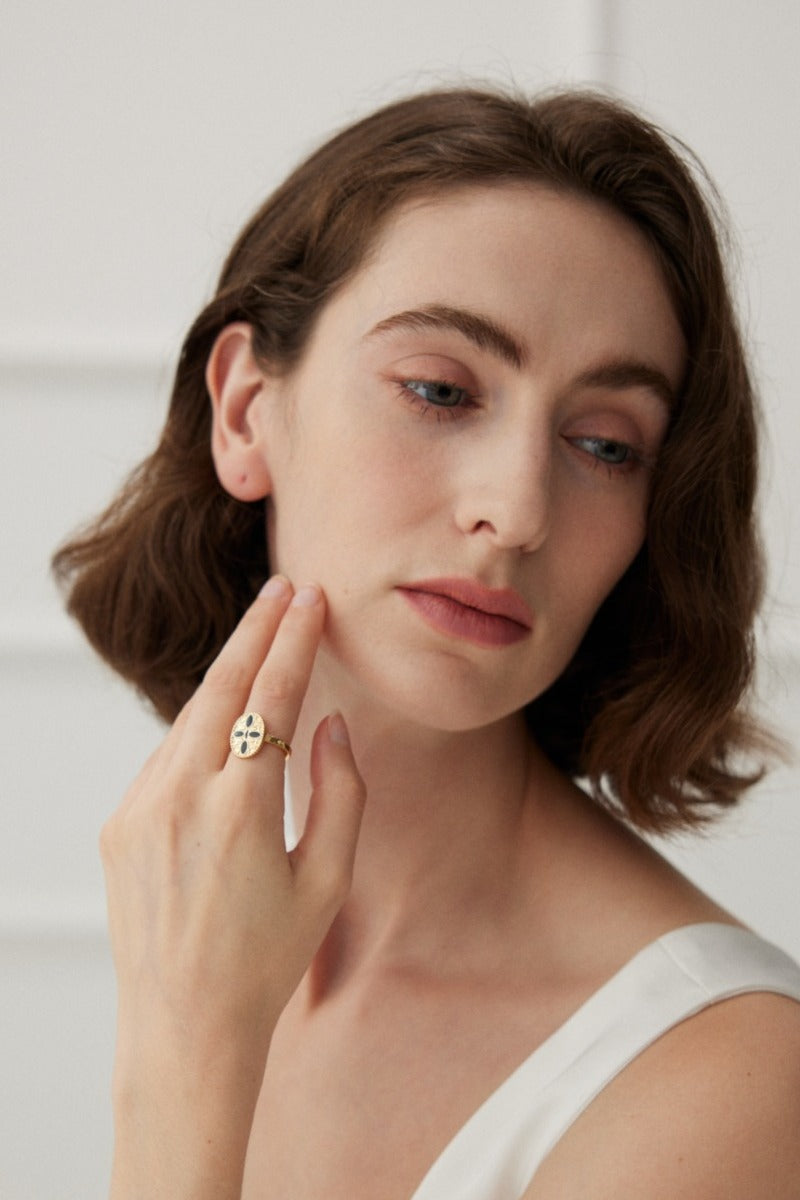 Black-Enamel-Gothic-Ring-Vintage-Royal-Court-Style