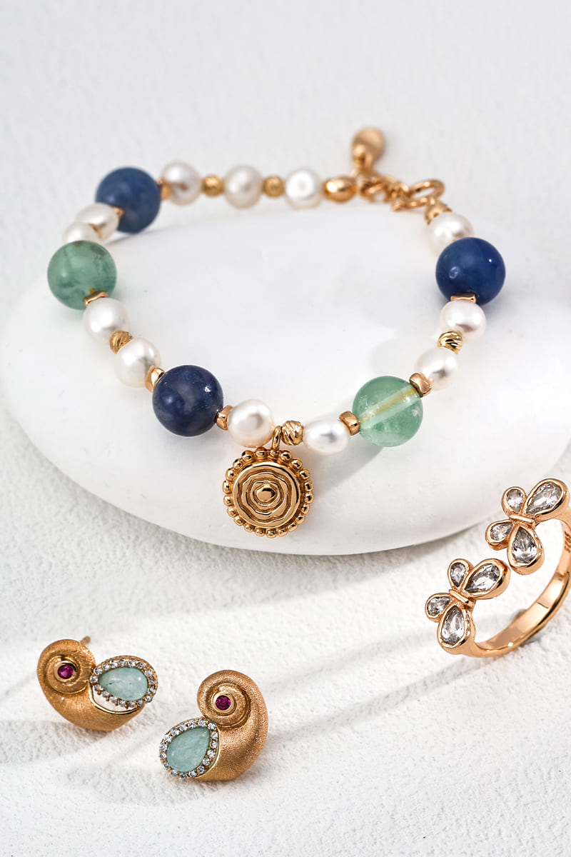 Blue-Bead-Bracelet-Detail-3