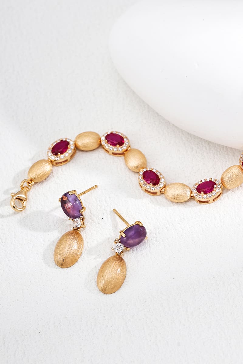 Brushed-Gold-Earrings-Detail-3