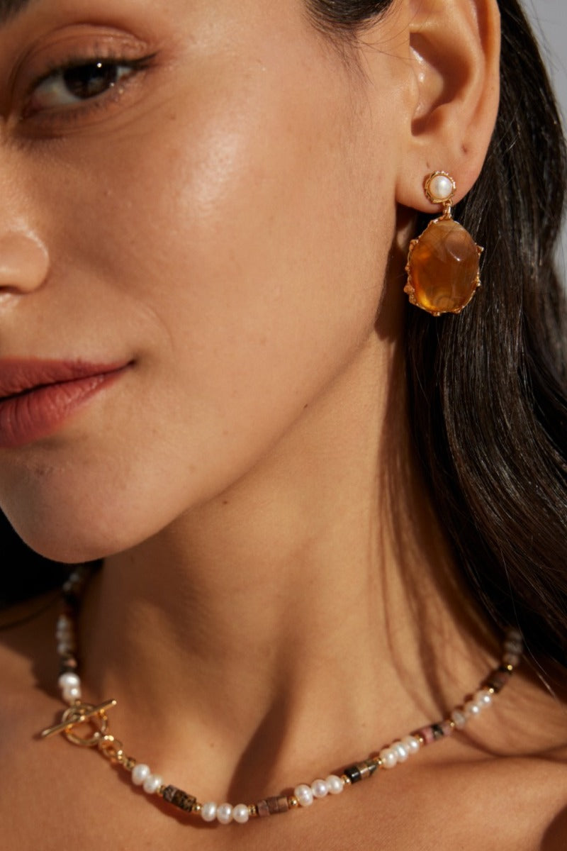 Dangles-Earrings-Wearing-Effect-1