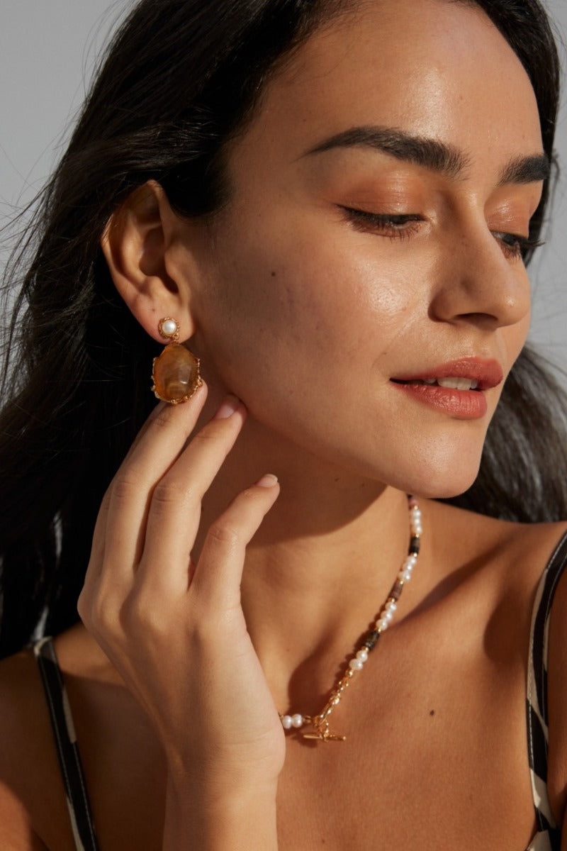 Dangles-Earrings-Wearing-Effect-3