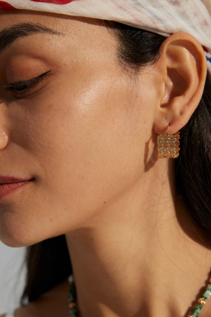 Designer-earrings-Wearing-Effect-2