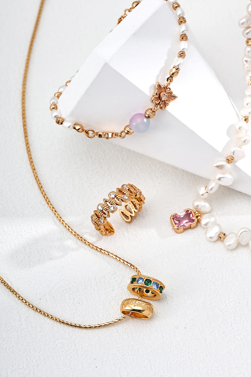Double-Ring-Necklace-Detail-2