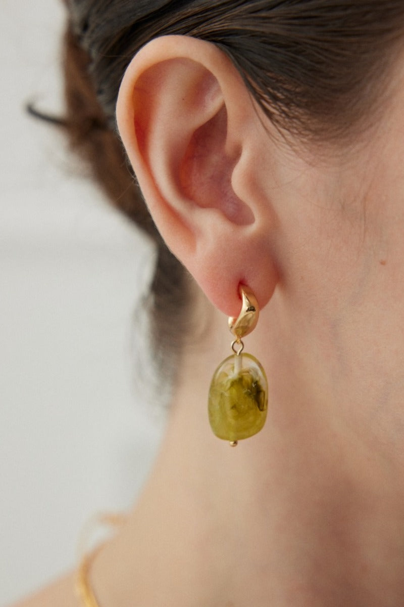 Drop-Earrings-Wearing-Effect-2