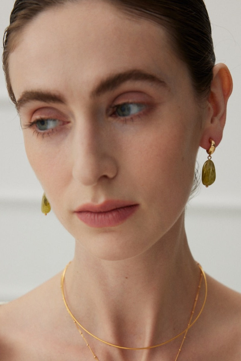 Drop-Earrings-Wearing-Effect-3