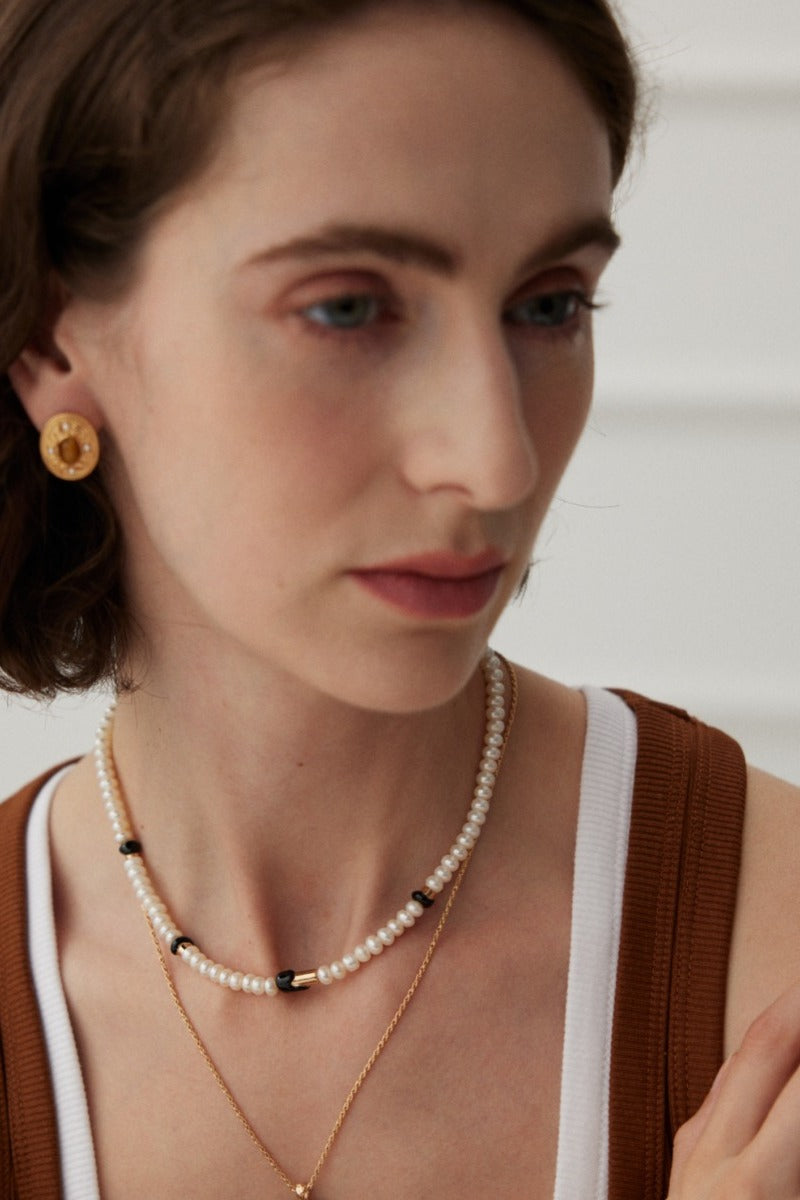 Enamel-Necklace-Wearing-Effect-2