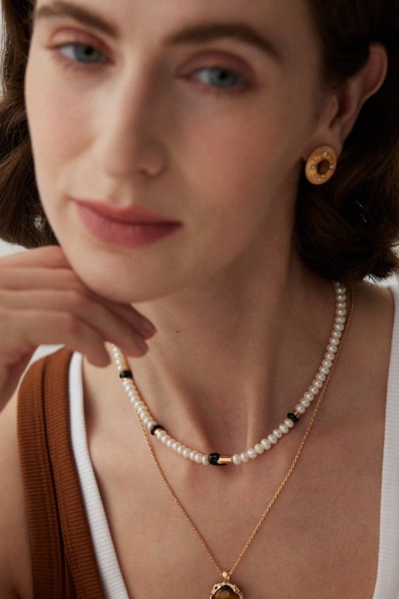 Enamel-Necklace-Wearing-Effect-3