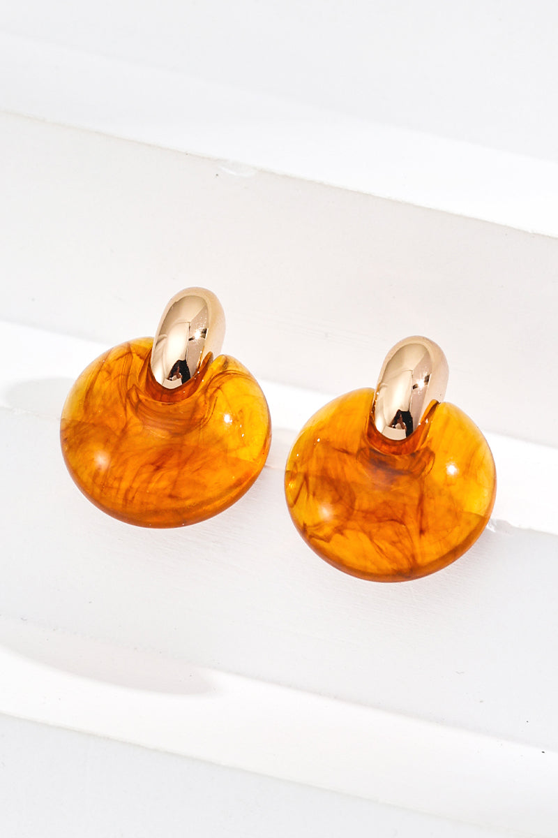Huggie-Earrings-Details-Display-1