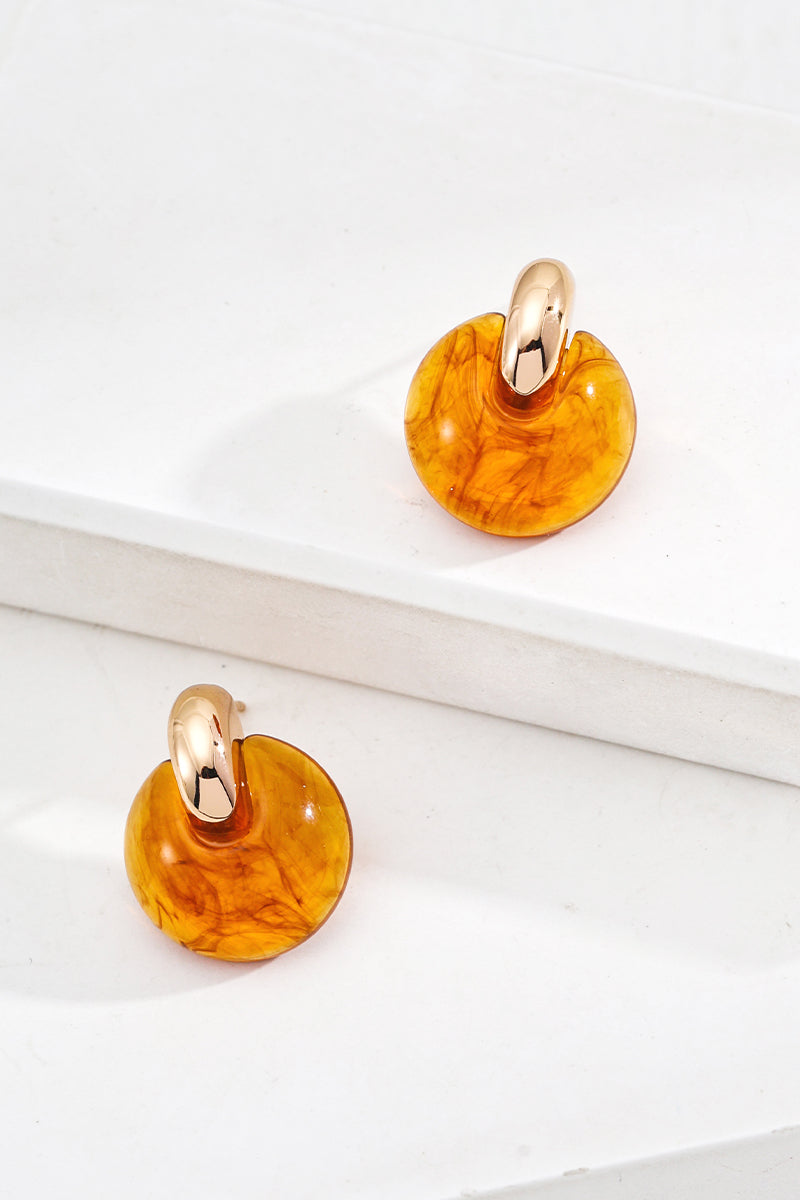 Huggie-Earrings-Details-Display-2