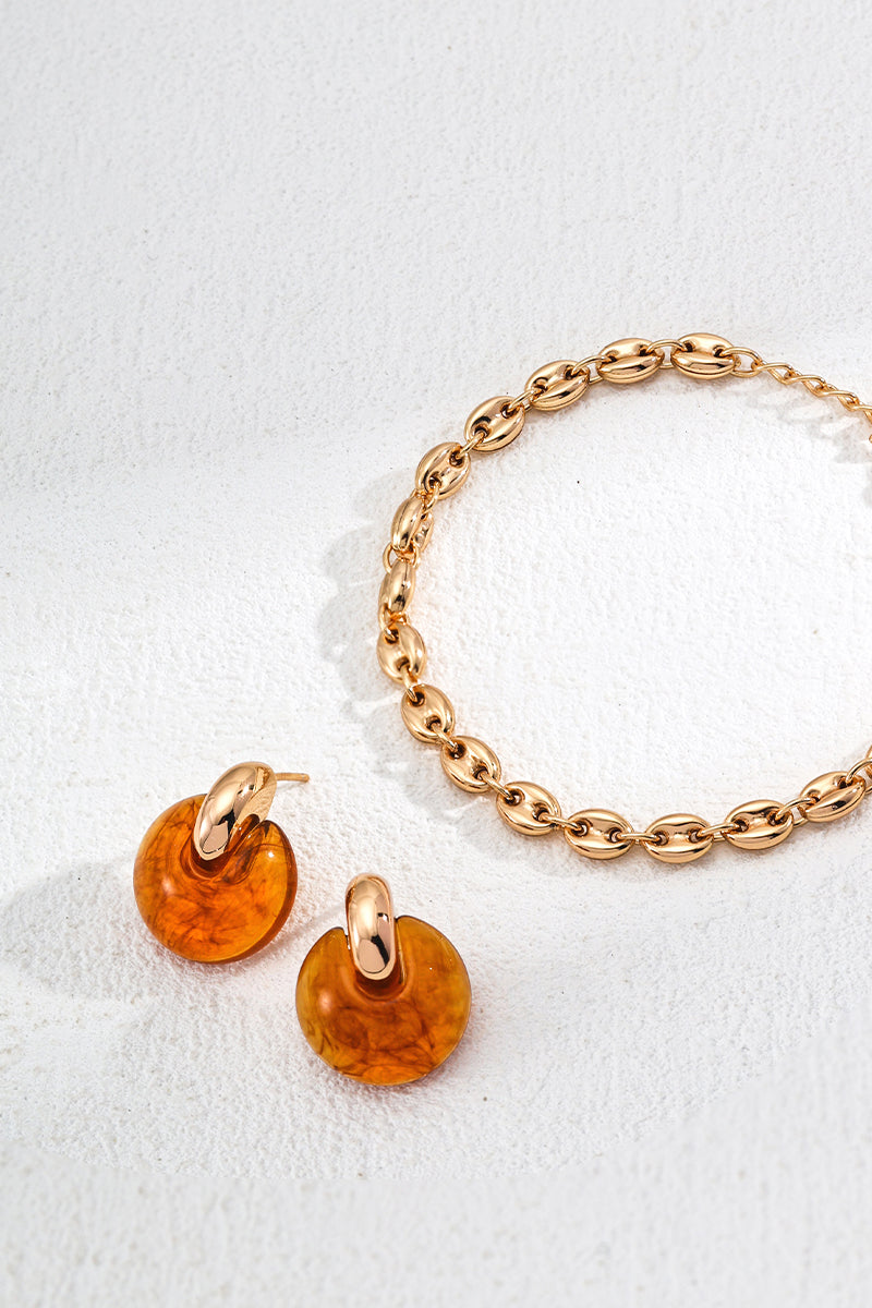 Huggie-Earrings-Details-Display-3