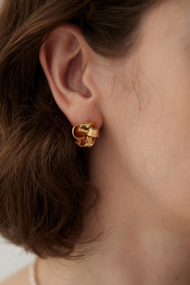Knot-Earrings-Wearing-Effect-1
