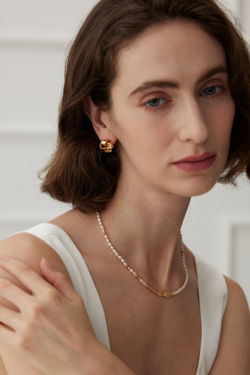 Knot-Earrings-Wearing-Effect-2