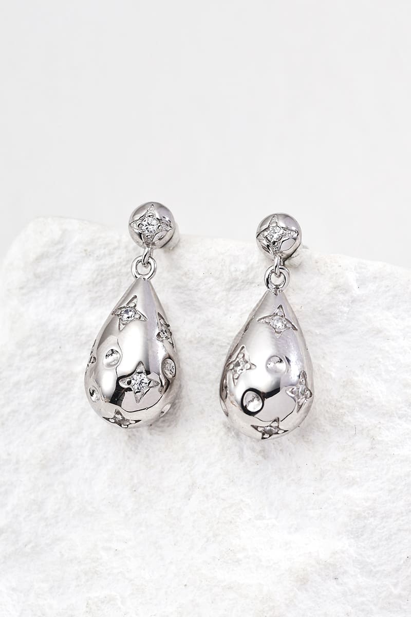 Minimalist-Earrings-Detail-2