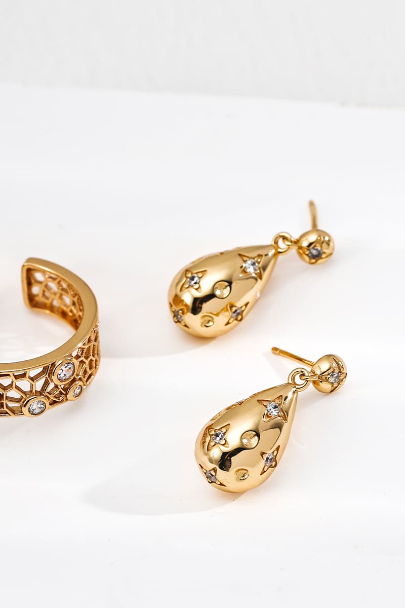 Minimalist-Earrings-Detail-3