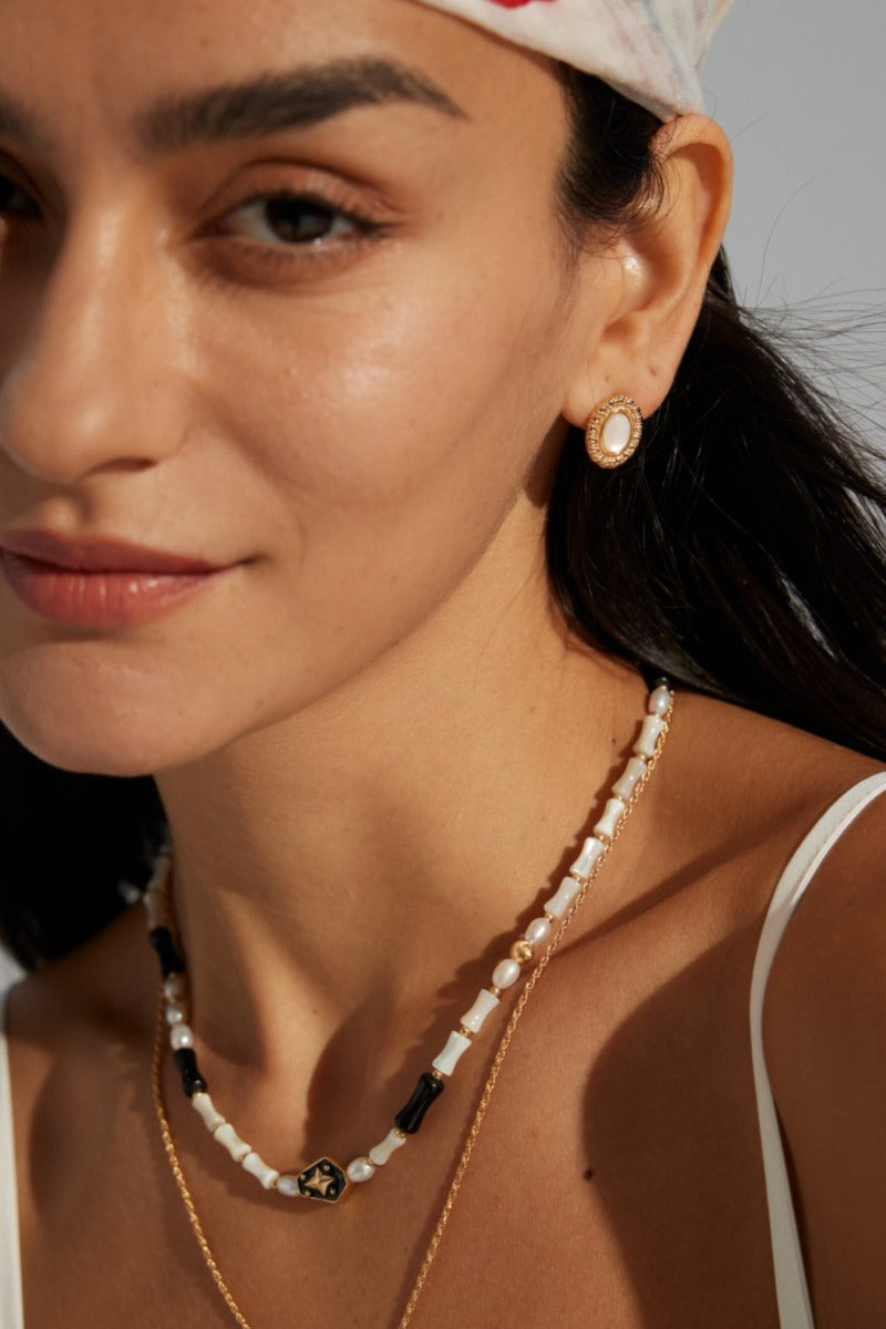 Minimalist-Stud-Earrings-Wearing-Effect-1