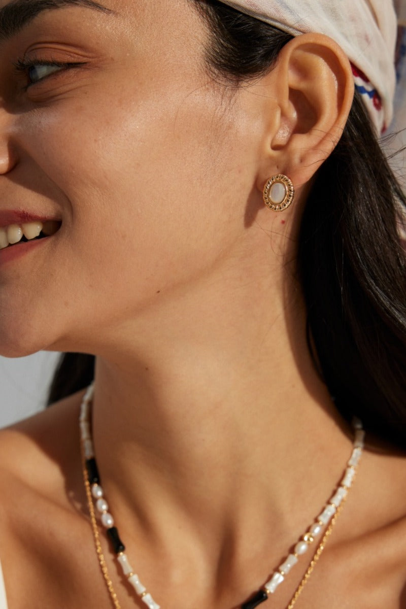 Minimalist-Stud-Earrings-Wearing-Effect-2