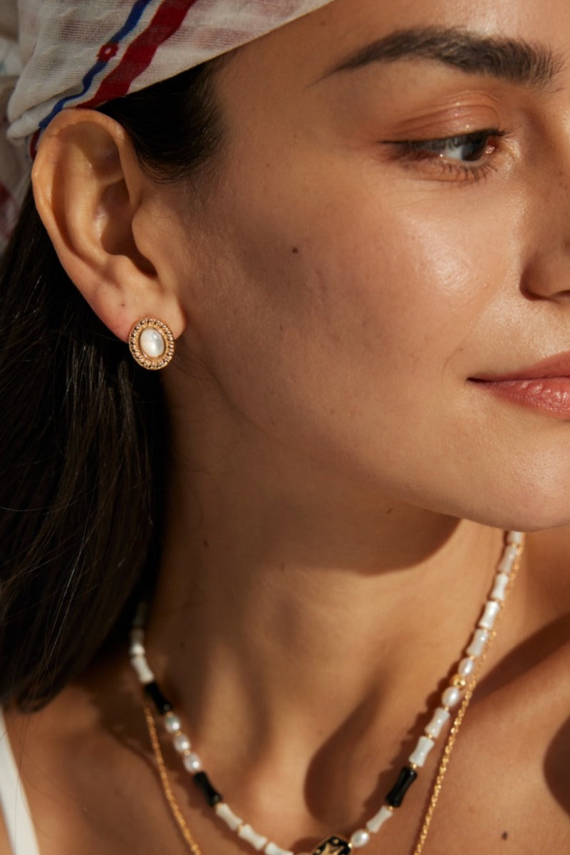 Minimalist-Stud-Earrings-Wearing-Effect-3