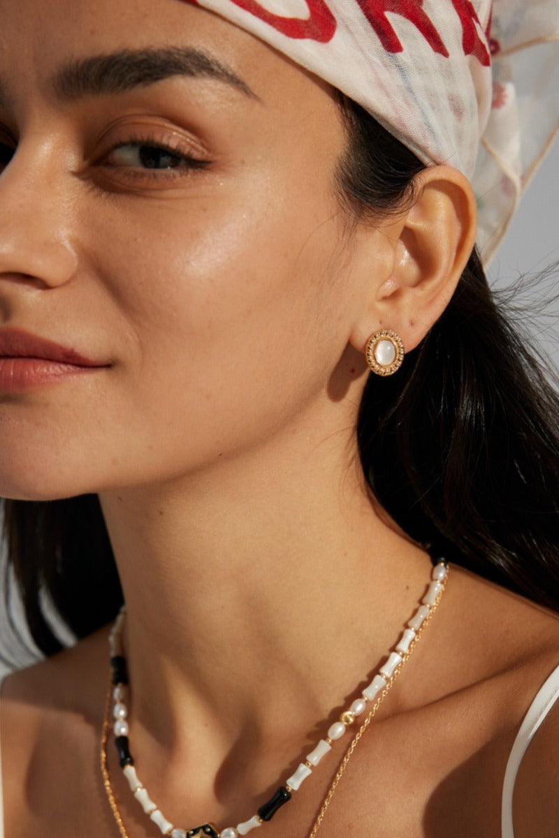 Minimalist-Stud-Earrings-Wearing-Effect-4