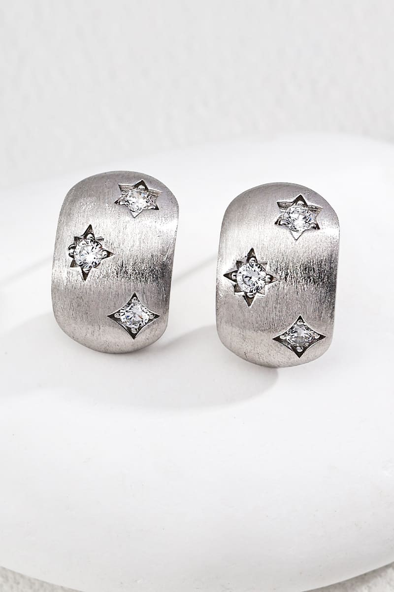 Modern-Earrings-Detail-2