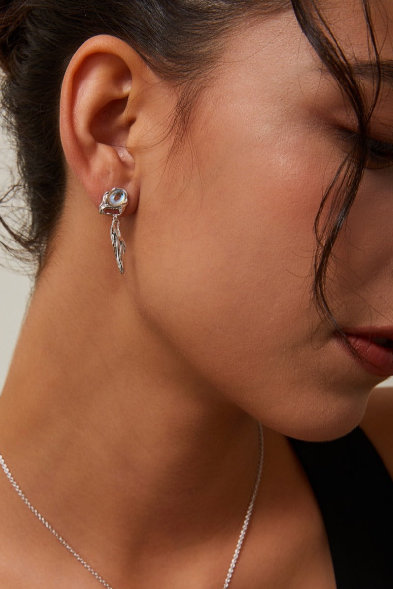 Pendant-Earrings-Wearing-Effect