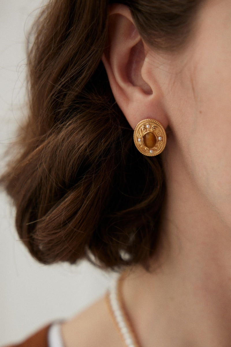 Silver-Earring-Wearing-Effect-1