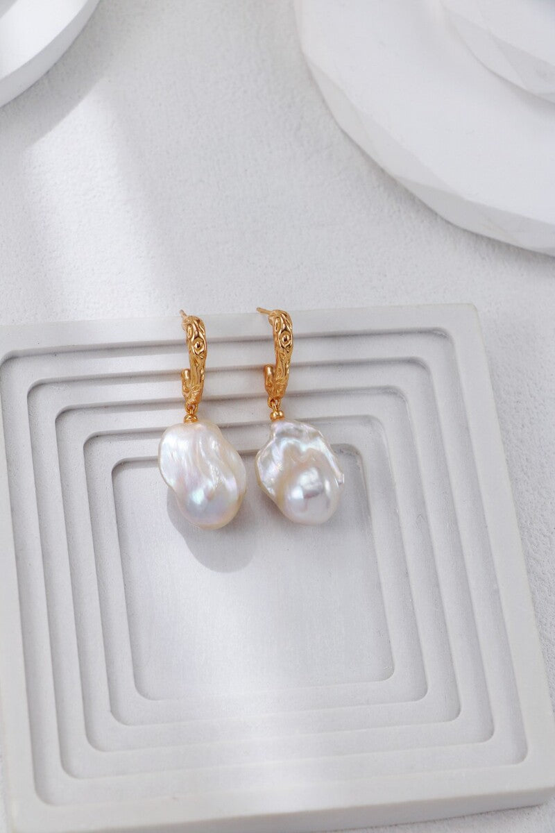 Silver-Earrings-Details-Display-1