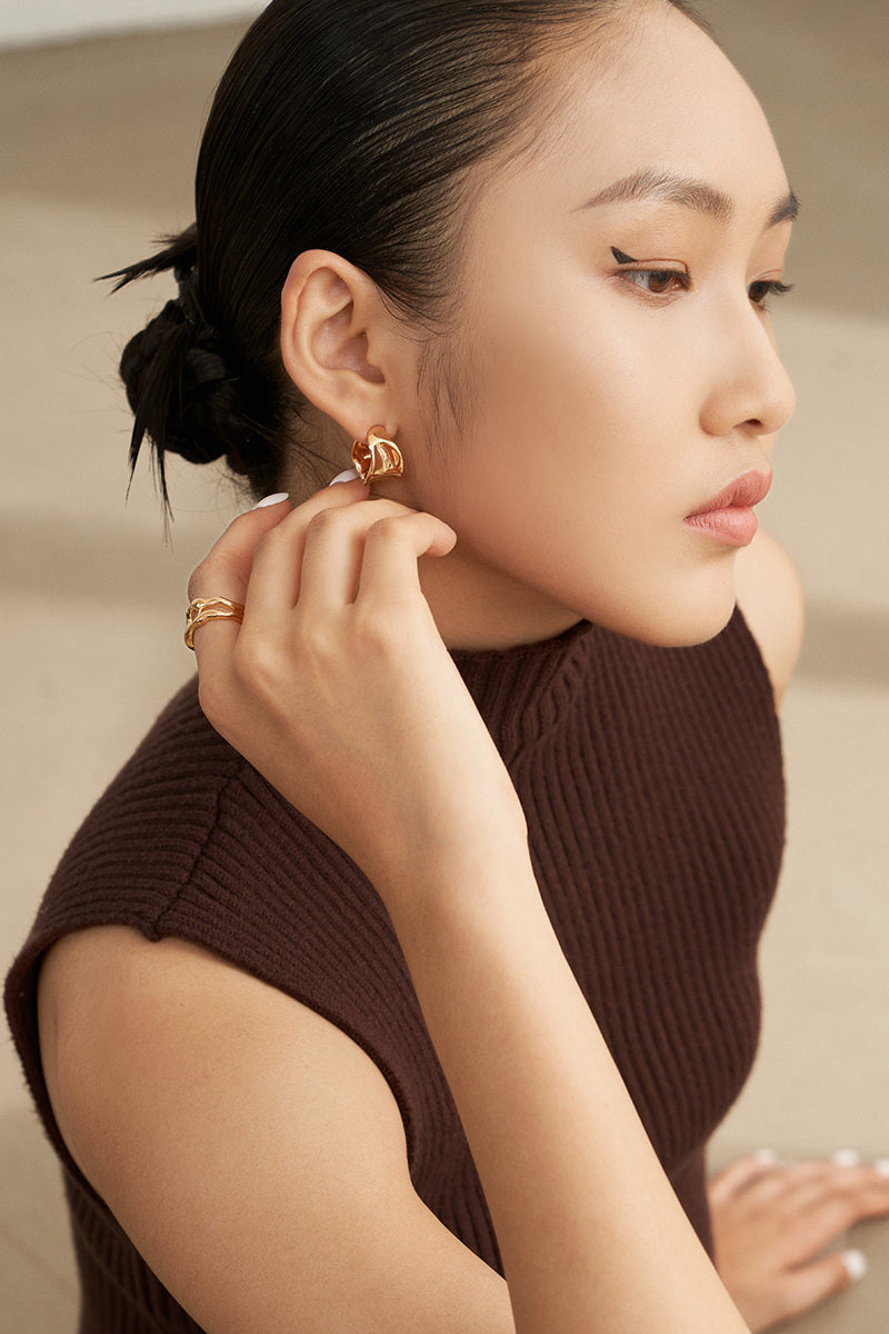 Simple-Earrings-Wearing-Effect-3