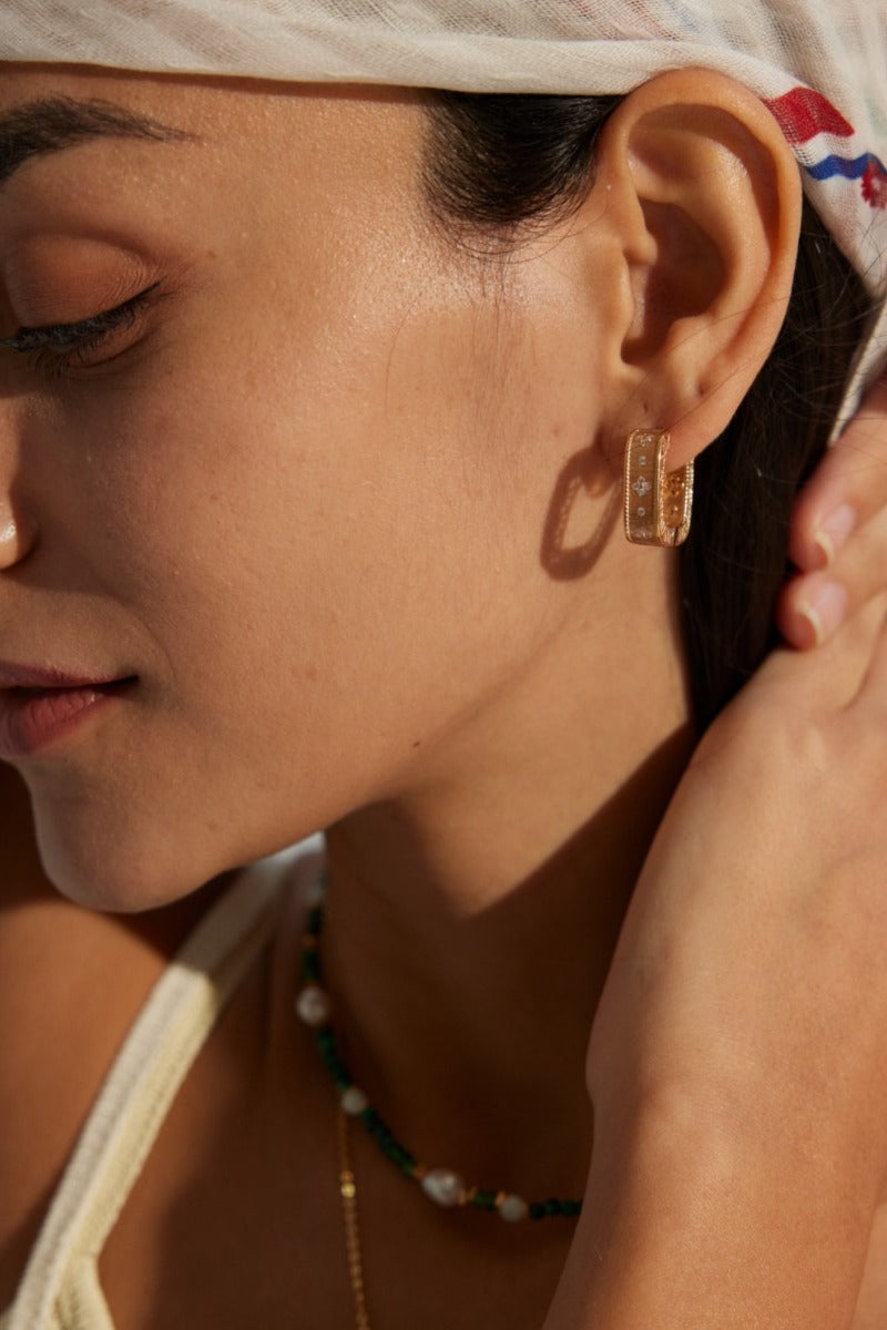 Square-Earrings-Wearing-Effect-1