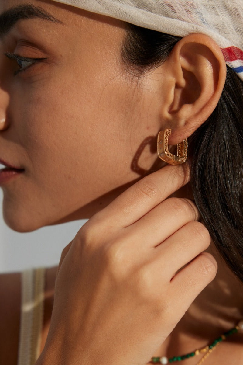 Square-Earrings-Wearing-Effect-4