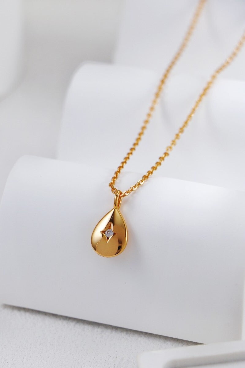 Teardrop-Necklace-Detail-1