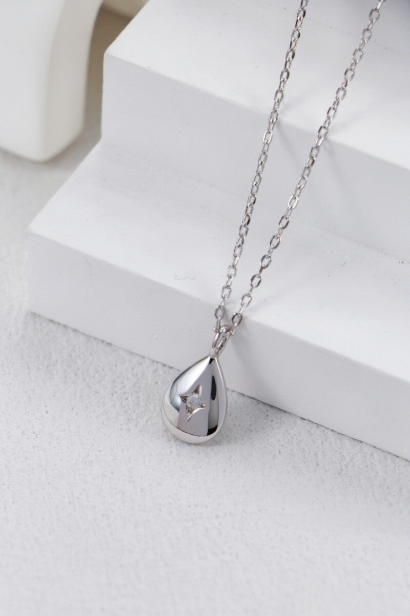 Teardrop-Necklace-Detail-2