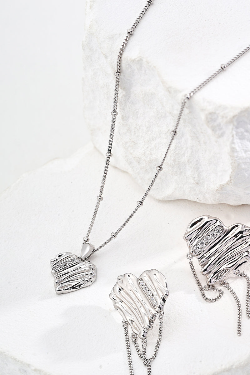 Trendy-Necklace-Details-Display-3