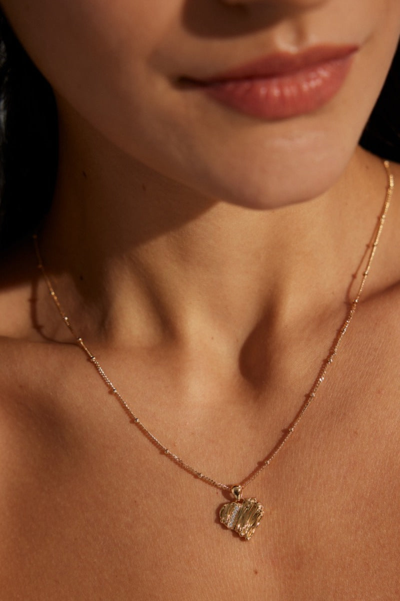 Trendy-Necklace-Wearing-Effect-1