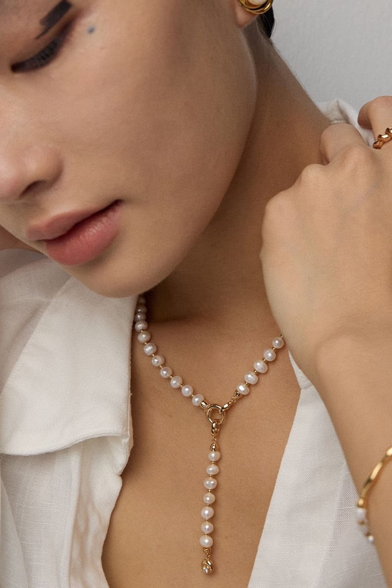 Anniversary-Necklace-Wearing-Effect-1