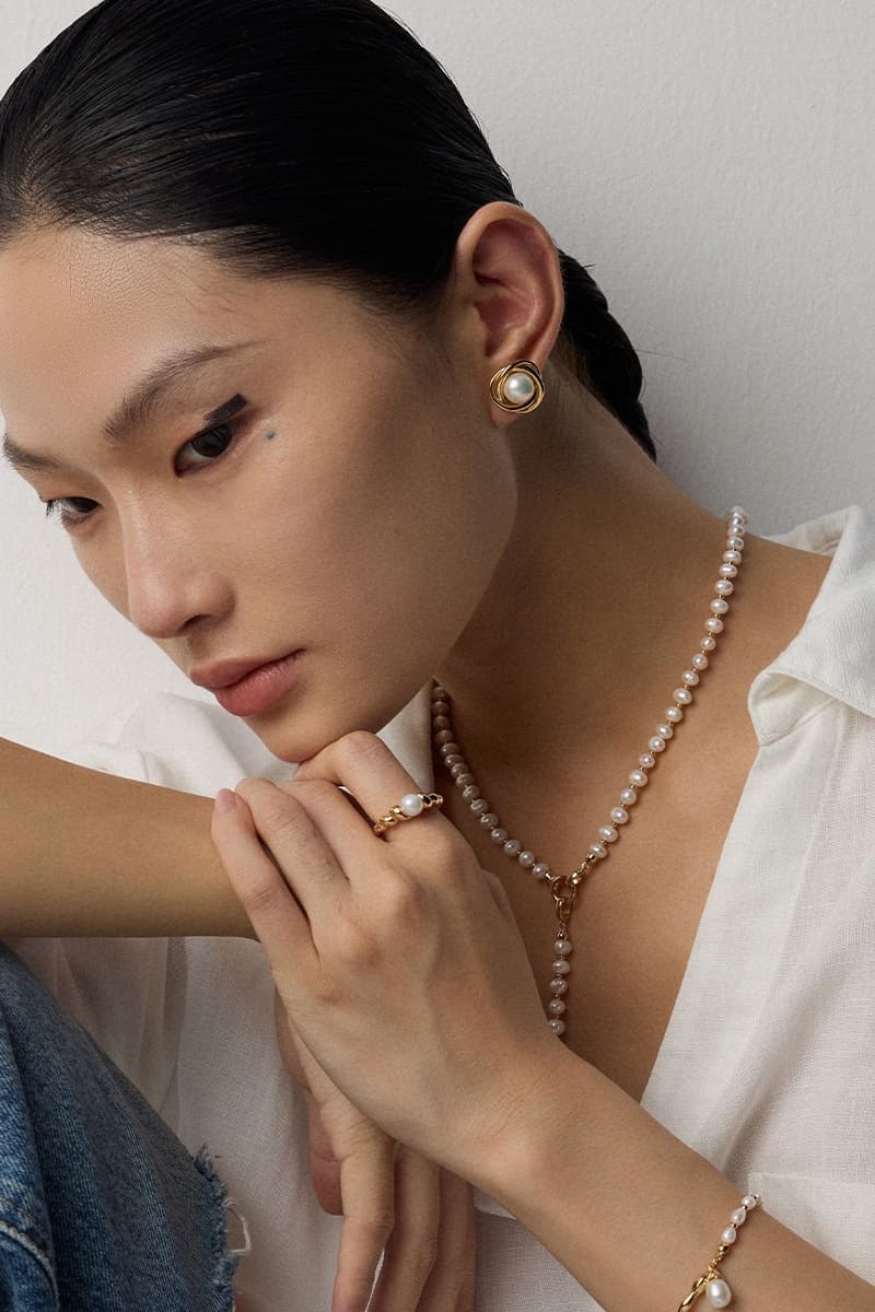Anniversary-Necklace-Wearing-Effect-2