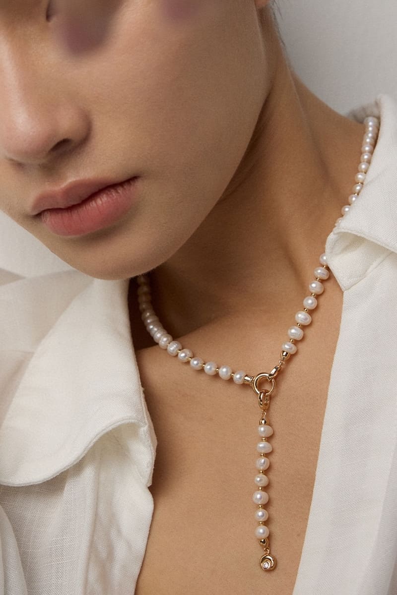 Anniversary-Necklace-Wearing-Effect-3