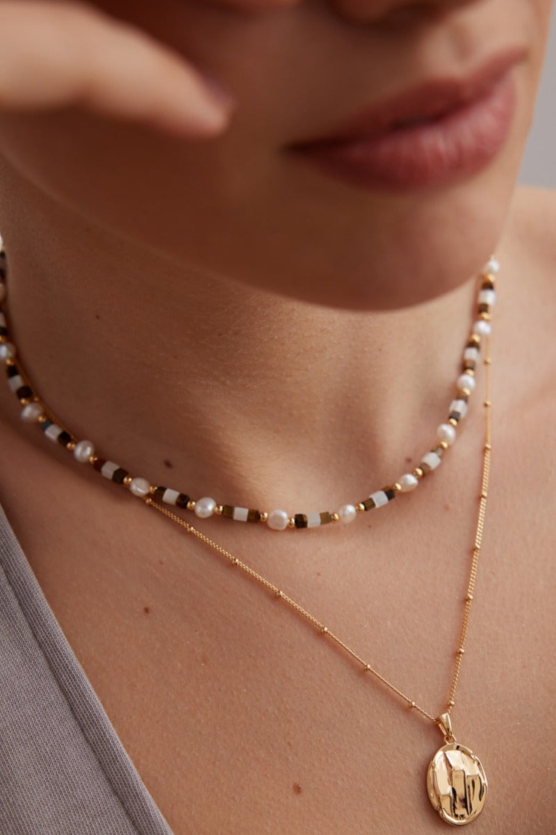 Beads-Necklace-Wearing-Effect-1