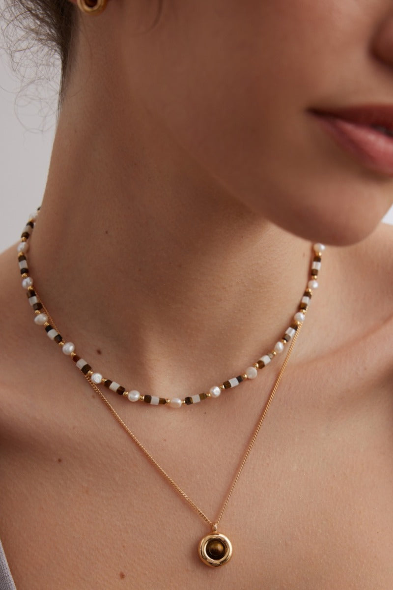 Beads-Necklace-Wearing-Effect-3