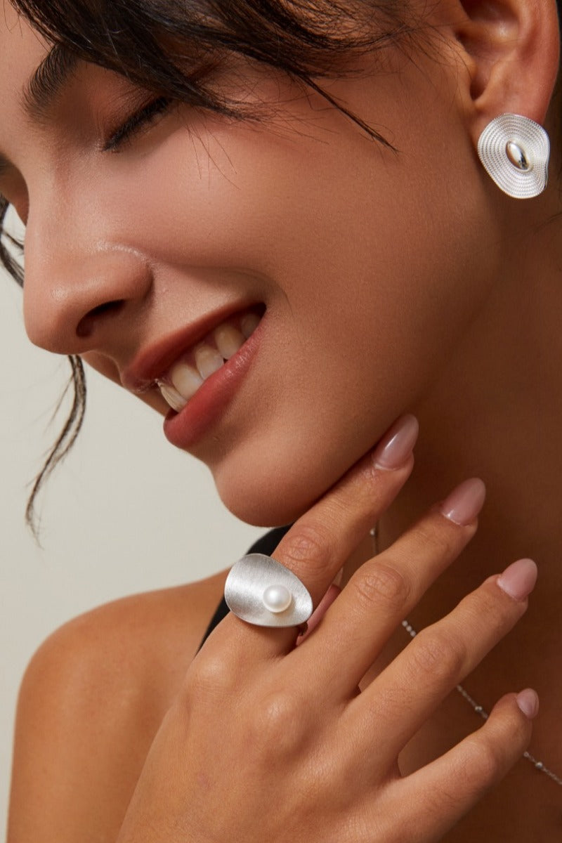 Brushed-Pearl-Band-Ring-Elegant-Jewelry