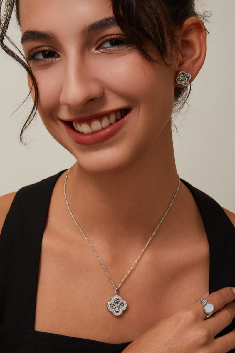 Charm-Necklaces-Wearing-Effect