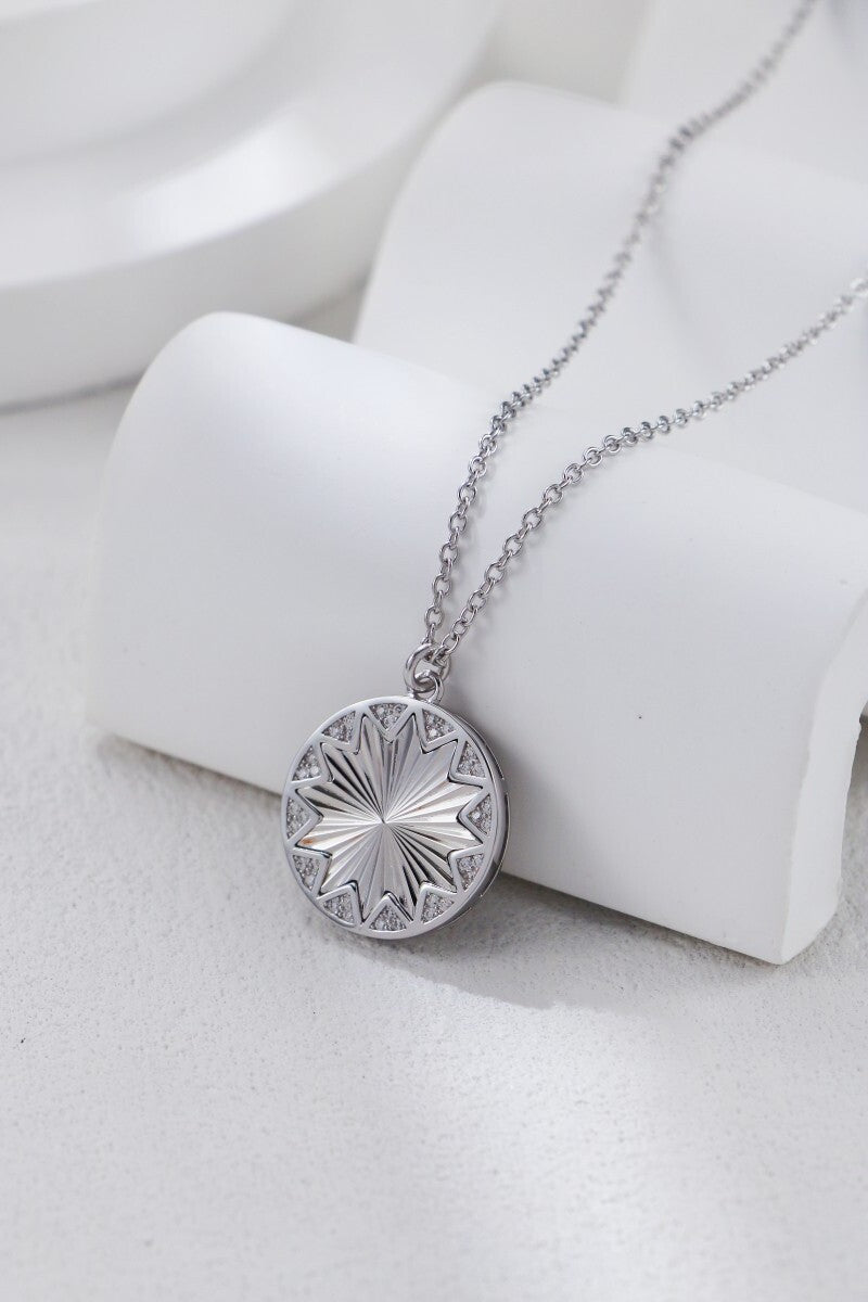 Circle-Necklace-Detail-1
