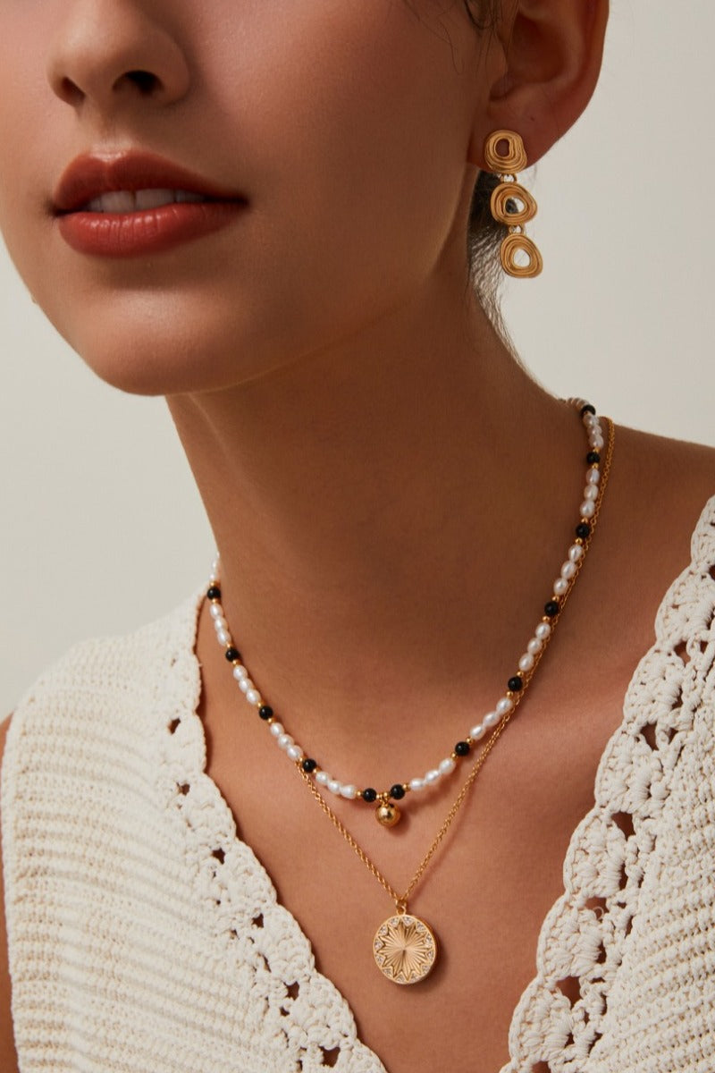 Circle-Necklace-Wearing-Effect