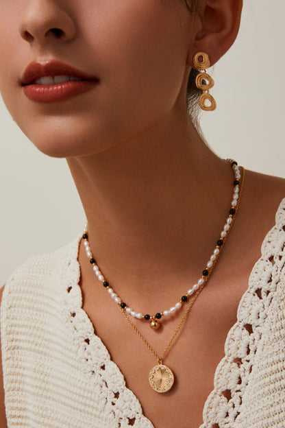 Circle-Necklace-Wearing-Effect