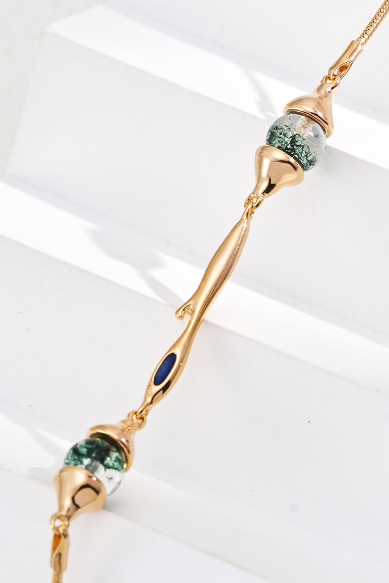 Clavicle-Necklace-Detail-3