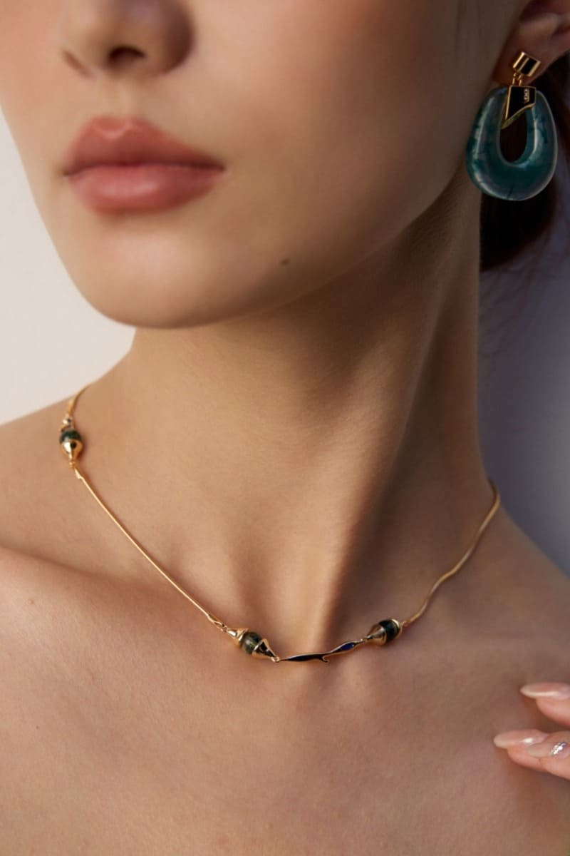 Clavicle-Necklace-Wearing-Effect-1