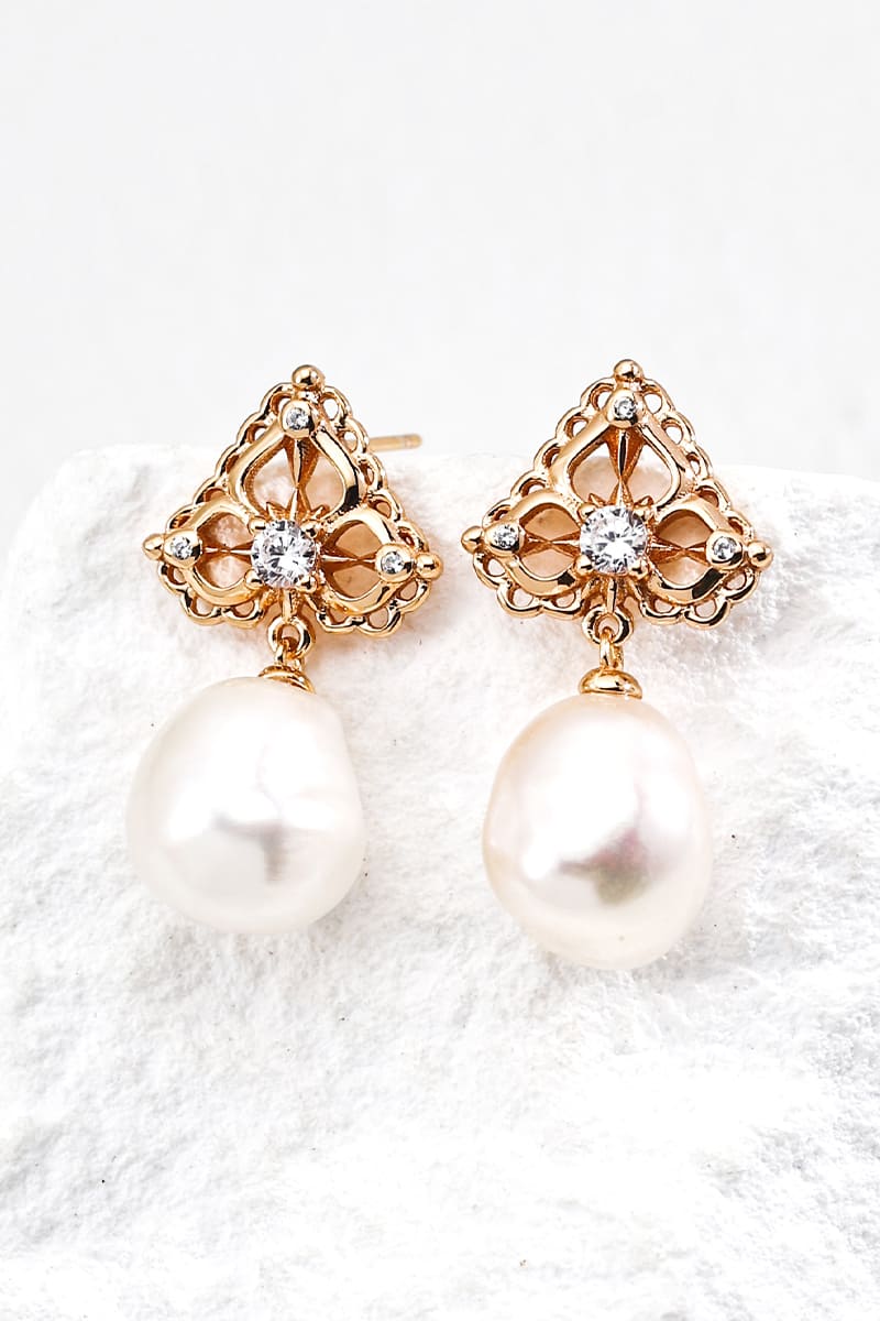 Dainty-Earrings-Detail-1
