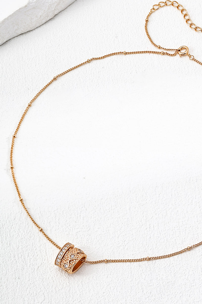 Dainty-Necklace-Detail-1