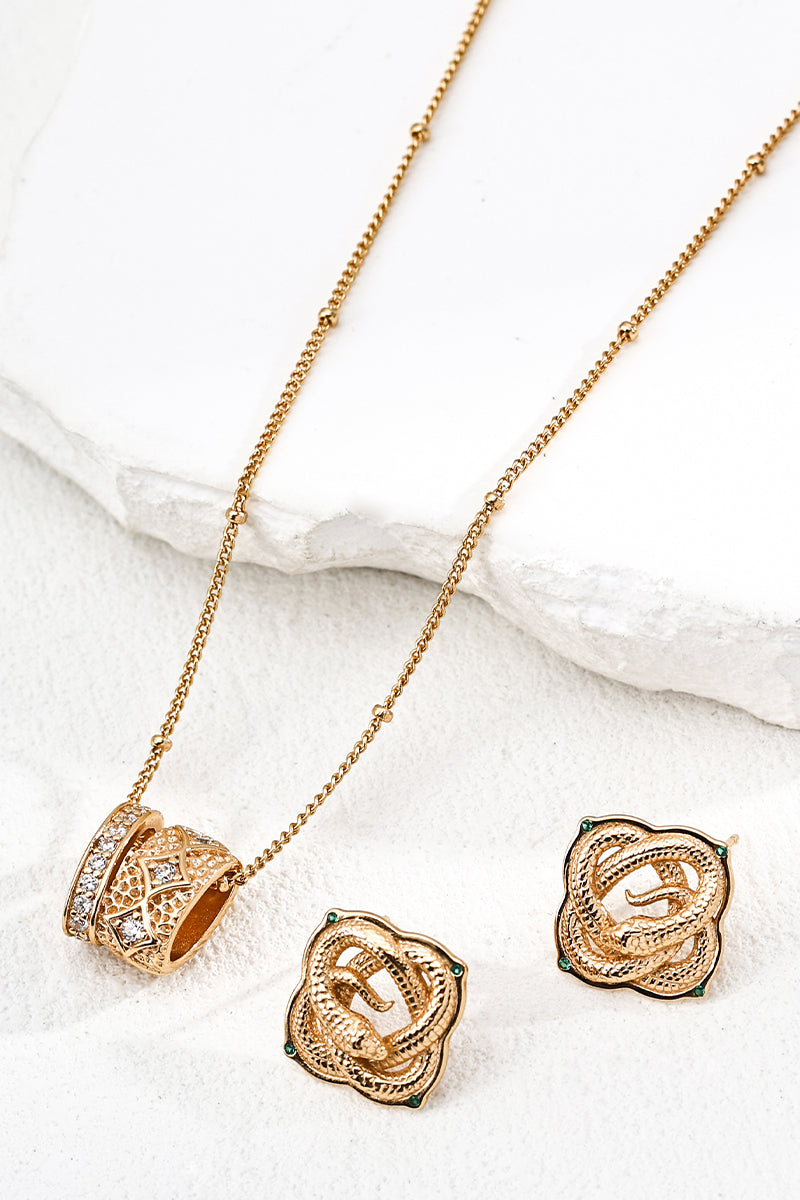 Dainty-Necklace-Detail-2