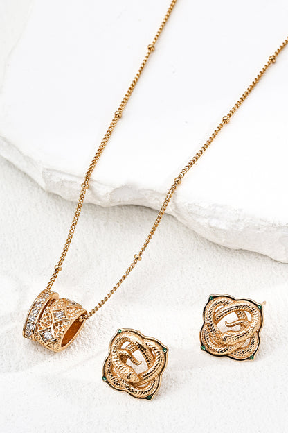 Dainty-Necklace-Detail-2