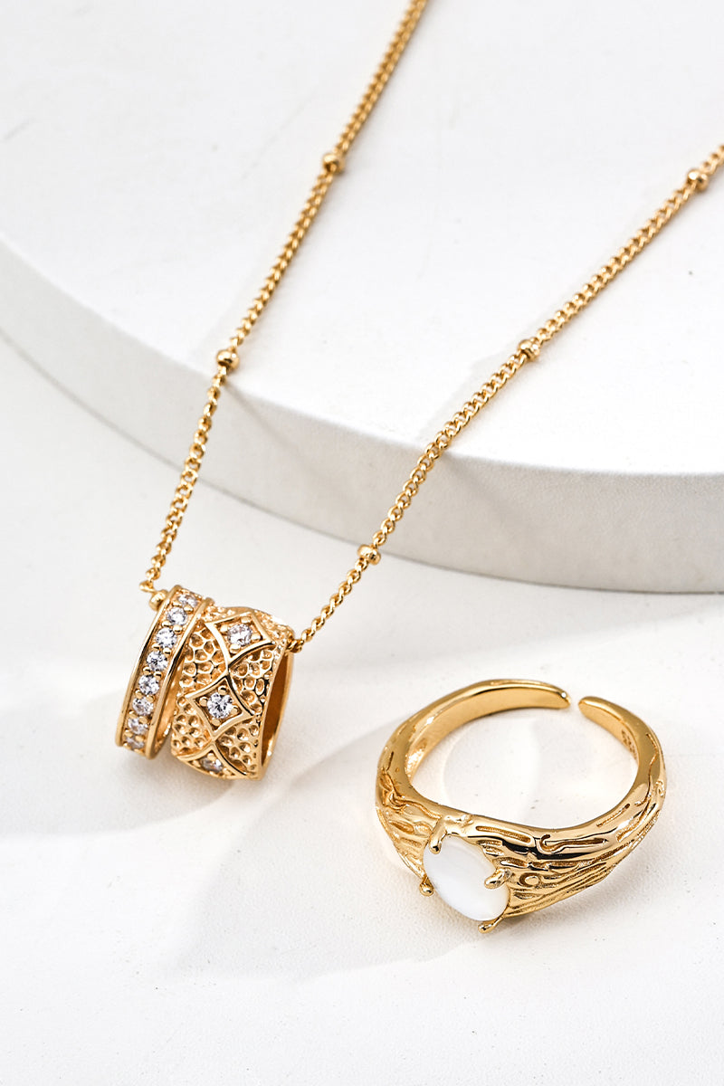 Dainty-Necklace-Detail-3
